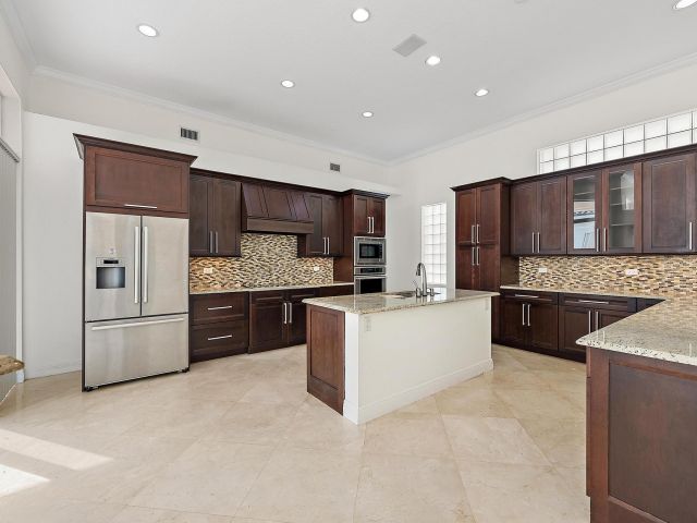 Продажа дома по адресу 6612 NW 23rd Terrace - фото 6689320