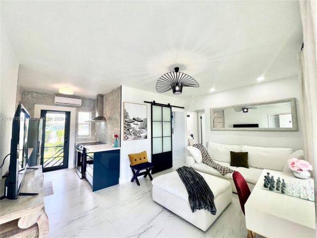 Дом в аренду по адресу 8270 NE 1st Pl 4 - фото 7427433