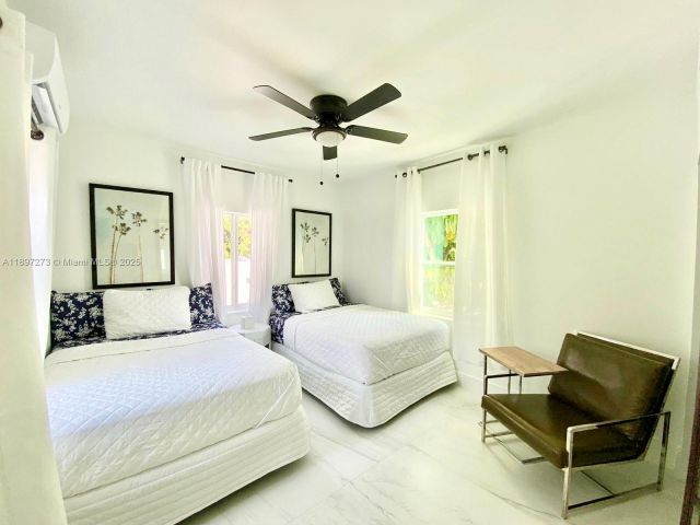 Дом в аренду по адресу 8270 NE 1st Pl 4 - фото 7427435