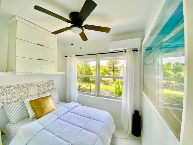 Дом в аренду по адресу 8270 NE 1st Pl 4 - фото 7427437