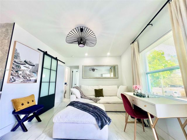 Дом в аренду по адресу 8270 NE 1st Pl 4 - фото 7427438