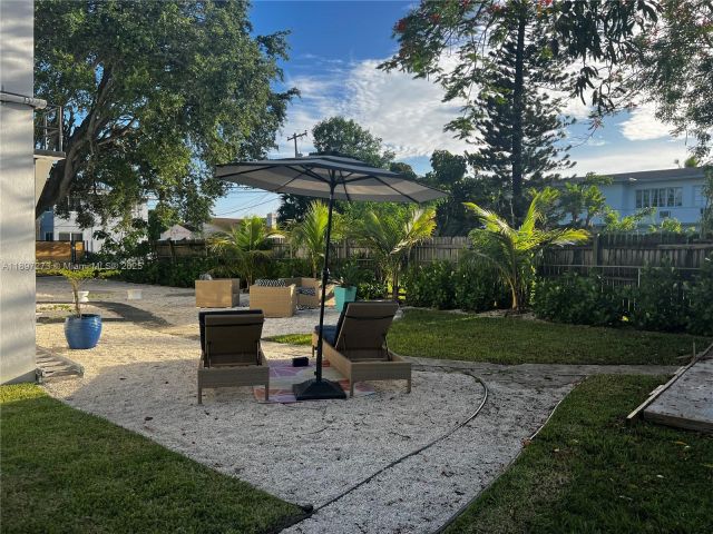 Дом в аренду по адресу 8270 NE 1st Pl 4 - фото 7427448