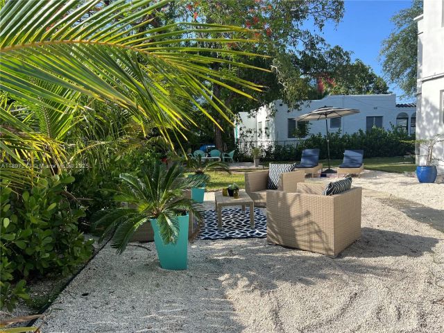 Дом в аренду по адресу 8270 NE 1st Pl 4 - фото 7427450