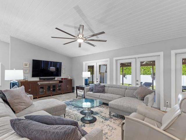 Продажа дома по адресу 401 S Country Club Boulevard - фото 6690341