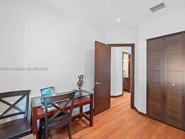Продажа дома по адресу 261 Navarre Ave A-3 - фото 8303075