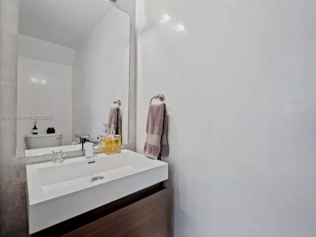 Продажа дома по адресу 261 Navarre Ave A-3 - фото 6967228