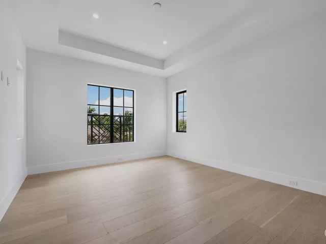 Продажа дома по адресу 2609 NE 27th Way - фото 9372021