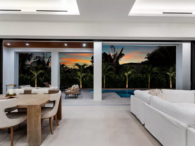 Продажа дома по адресу 2609 NE 27th Way - фото 9372023