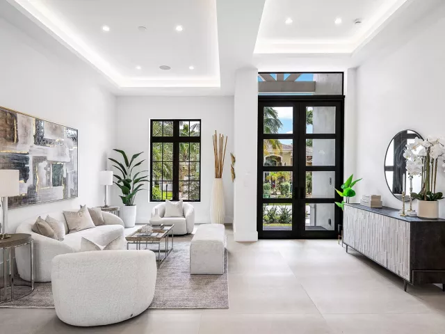 Продажа дома по адресу 2609 NE 27th Way - фото 9371981