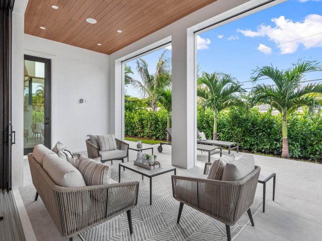 Продажа дома по адресу 2609 NE 27 Way - фото 6702393