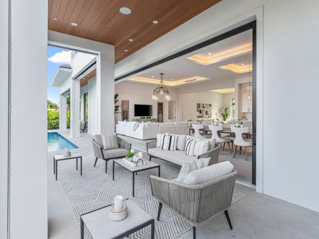 Продажа дома по адресу 2609 NE 27 Way - фото 6702395