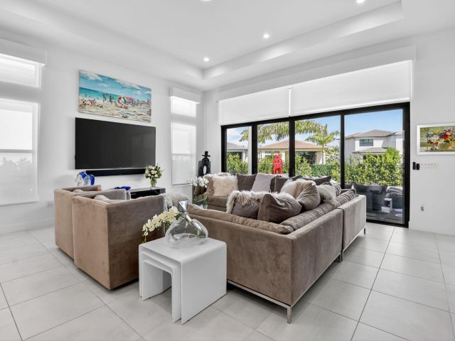 Дом в аренду по адресу 8331 Royal County Down Road - фото 6689265