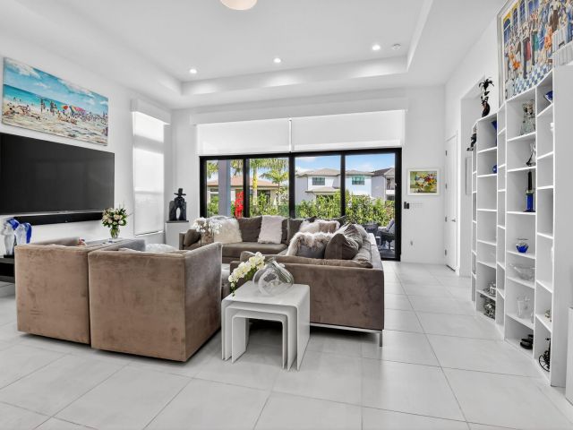 Дом в аренду по адресу 8331 Royal County Down Road - фото 6689266