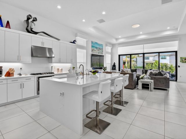 Дом в аренду по адресу 8331 Royal County Down Road - фото 6689271