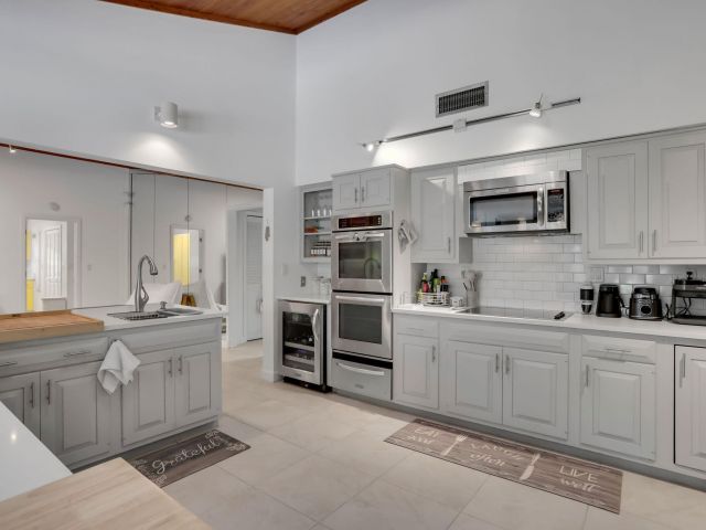 Дом в аренду по адресу 2903 Banyan Boulevard Circle NW - фото 6699304