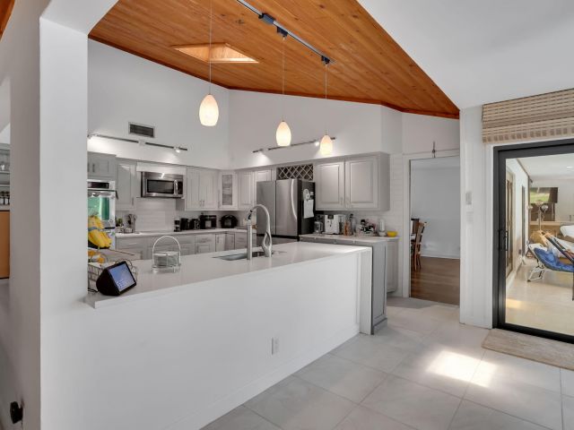 Дом в аренду по адресу 2903 Banyan Boulevard Circle NW - фото 6699306