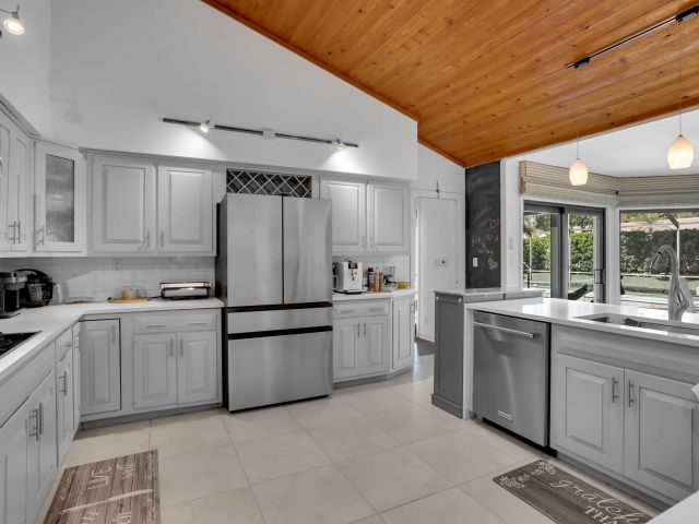 Дом в аренду по адресу 2903 Banyan Boulevard Circle NW - фото 6699307