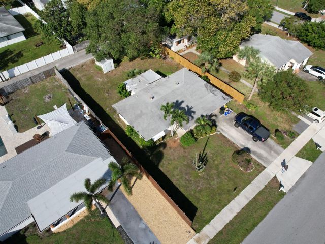 Продажа дома по адресу 910 SE 3rd Avenue - фото 6669234