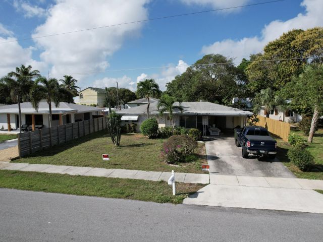 Продажа дома по адресу 910 SE 3rd Avenue - фото 6669235