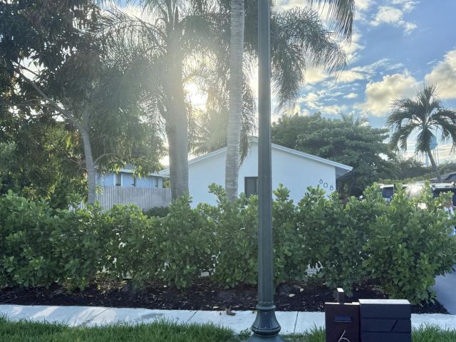 Дом в аренду по адресу 608 SE 2nd Avenue Avenue - фото 6669236