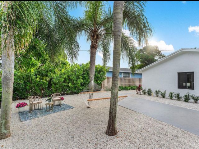 Дом в аренду по адресу 608 SE 2nd Avenue Avenue - фото 6784462