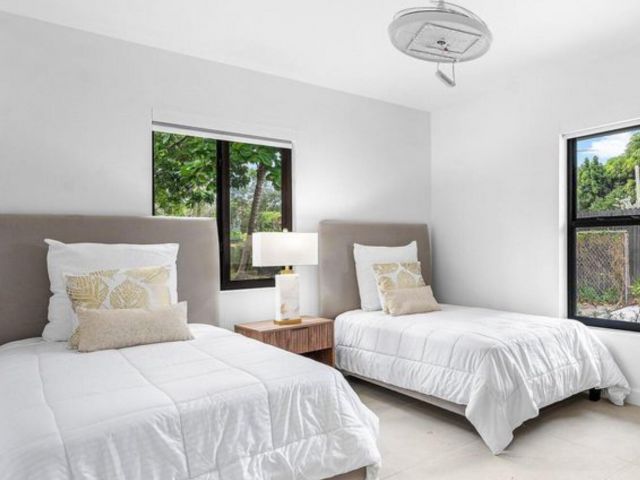 Дом в аренду по адресу 608 SE 2nd Avenue Avenue - фото 6784463