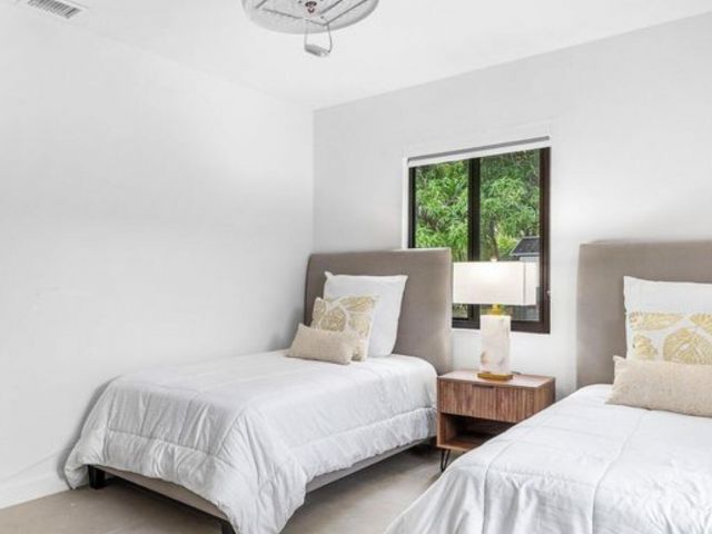 Дом в аренду по адресу 608 SE 2nd Avenue Avenue - фото 6784464