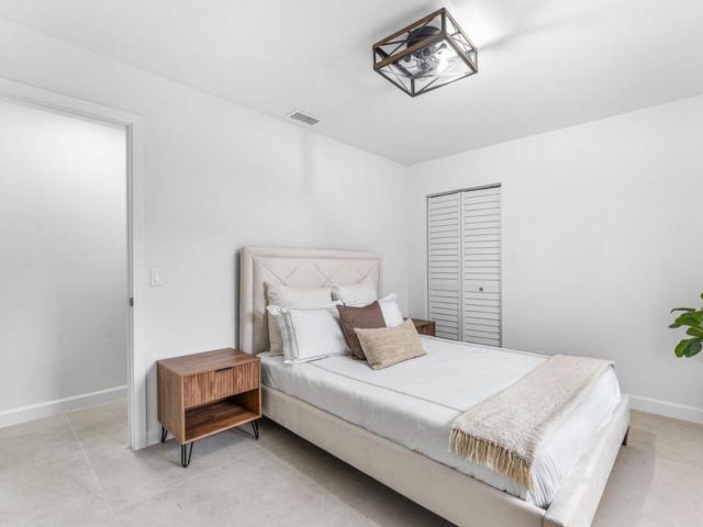 Дом в аренду по адресу 608 SE 2nd Avenue Avenue - фото 6784465