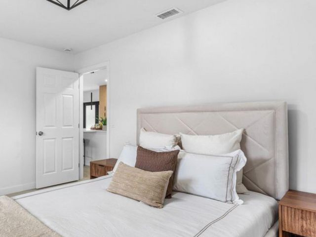 Дом в аренду по адресу 608 SE 2nd Avenue Avenue - фото 6784466