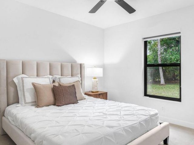 Дом в аренду по адресу 608 SE 2nd Avenue Avenue - фото 6784468