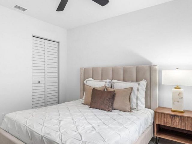 Дом в аренду по адресу 608 SE 2nd Avenue Avenue - фото 6784469