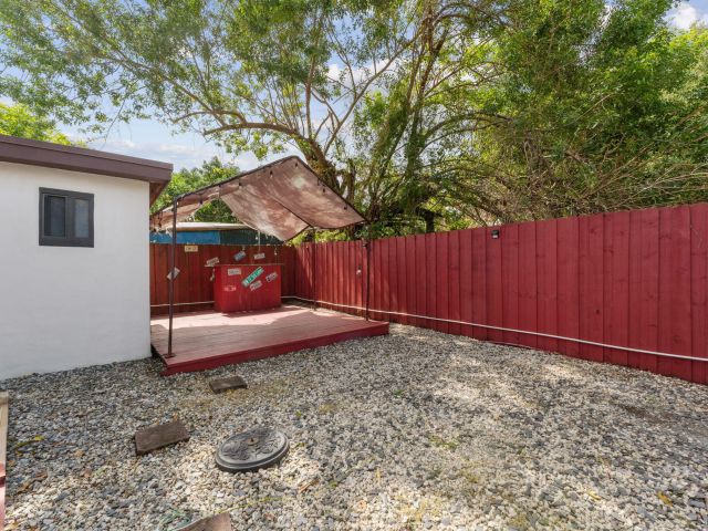 Дом в аренду по адресу 1204 NW 70th Street - фото 6669975