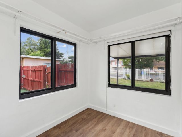 Дом в аренду по адресу 1204 NW 70th Street - фото 6669977