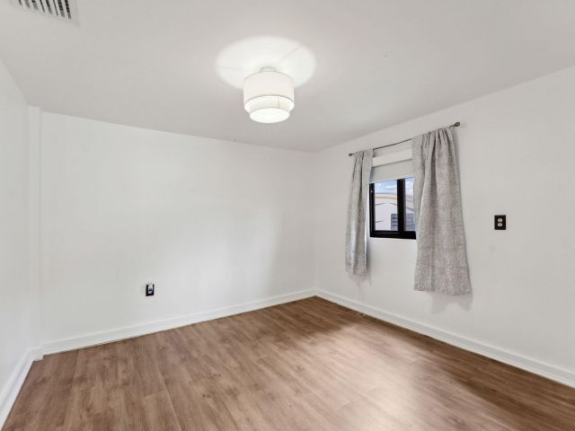 Дом в аренду по адресу 1204 NW 70th Street - фото 6669980