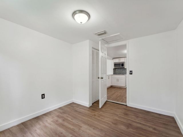 Дом в аренду по адресу 1204 NW 70th Street - фото 6669981