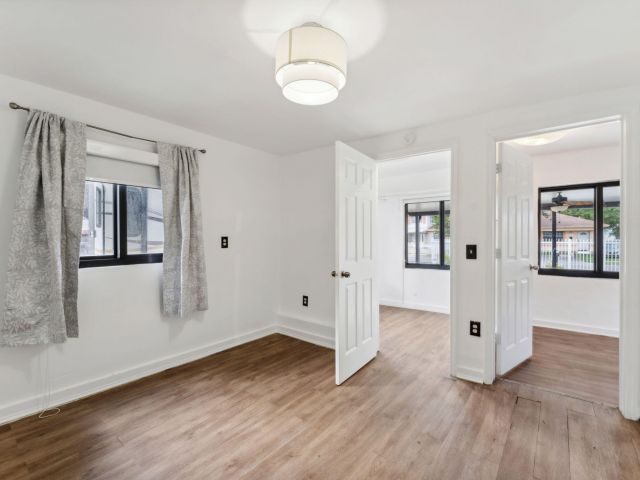 Дом в аренду по адресу 1204 NW 70th Street - фото 6669984