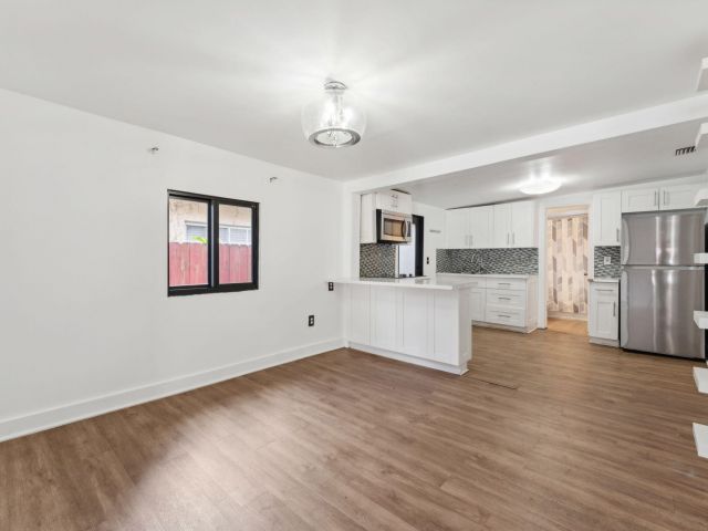 Дом в аренду по адресу 1204 NW 70th Street - фото 6669990