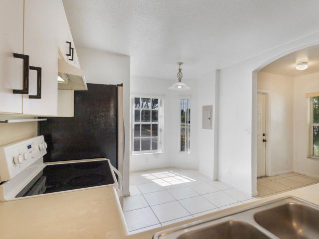 Дом в аренду по адресу 970 Summit Lake Drive - фото 6669165