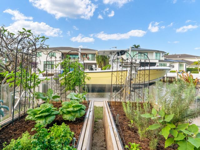 Дом в аренду по адресу 961 Banyan Drive - фото 6871905