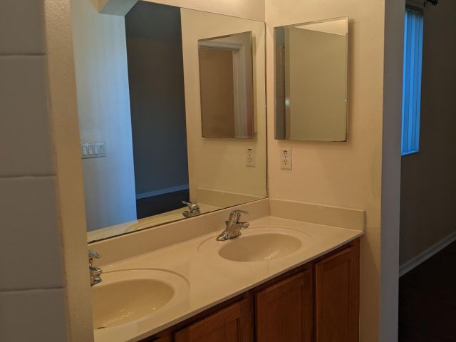 Дом в аренду по адресу 2226 Oakmont Drive - фото 6693784