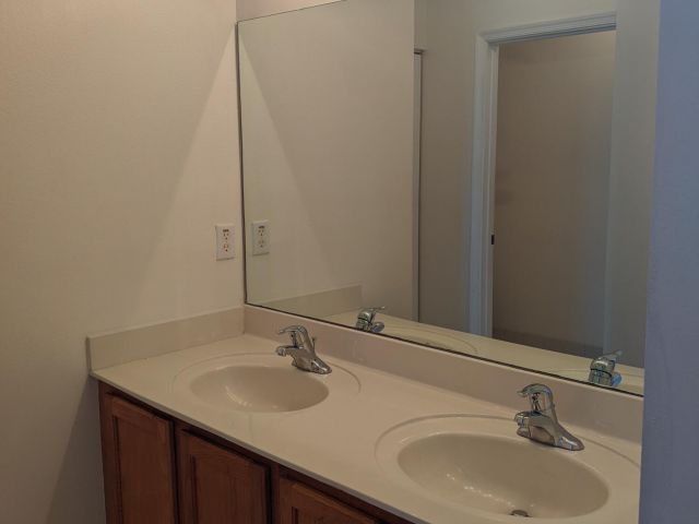 Дом в аренду по адресу 2226 Oakmont Drive - фото 6693785