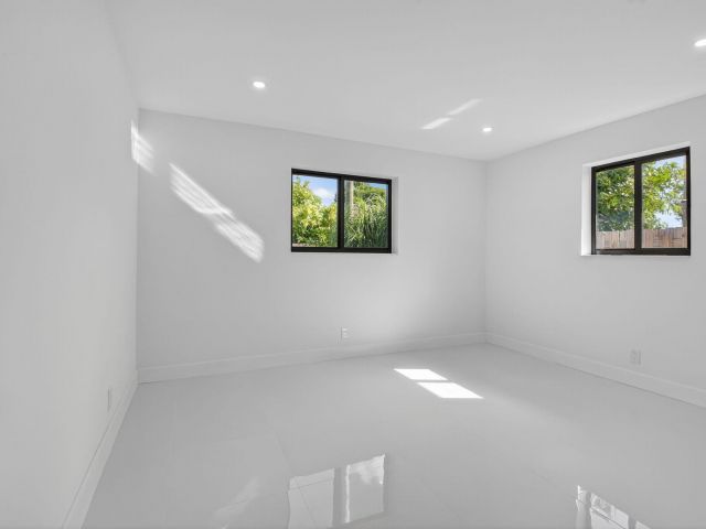 Дом в аренду по адресу 513 Lindell Boulevard - фото 6673845