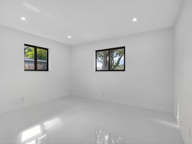 Дом в аренду по адресу 513 Lindell Boulevard - фото 6673847