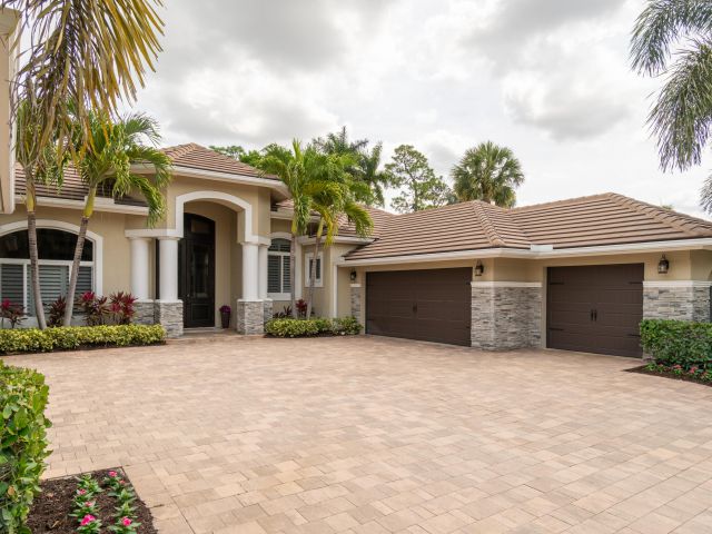 Продажа дома по адресу 1209 Breakers West Boulevard - фото 6674464