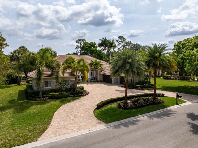 Продажа дома по адресу 1209 Breakers West Boulevard - фото 6674469