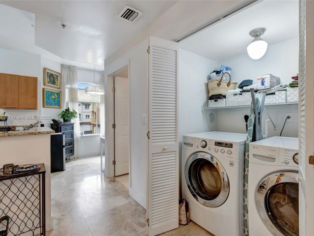 Продажа дома по адресу 18409 NE 27th Ct 156 - фото 6671801