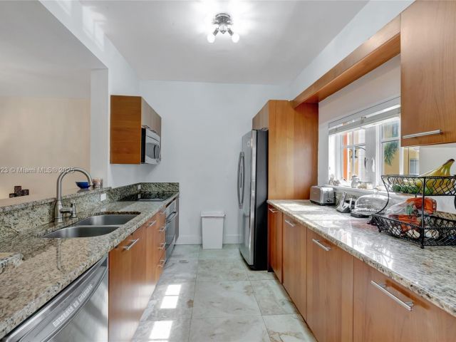 Продажа дома по адресу 18409 NE 27th Ct 156 - фото 6671803