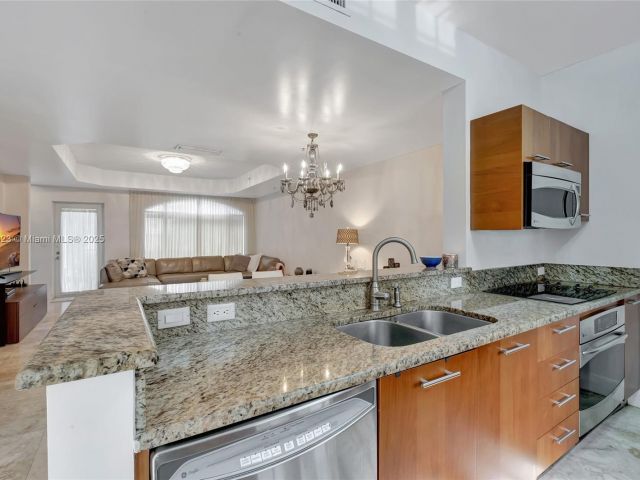 Продажа дома по адресу 18409 NE 27th Ct 156 - фото 6671804