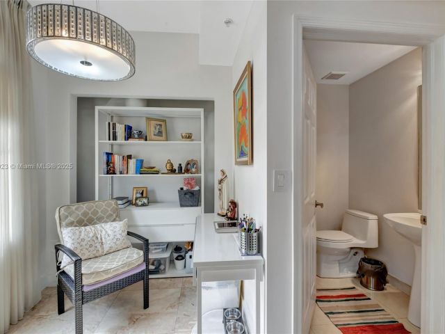 Продажа дома по адресу 18409 NE 27th Ct 156 - фото 6671806