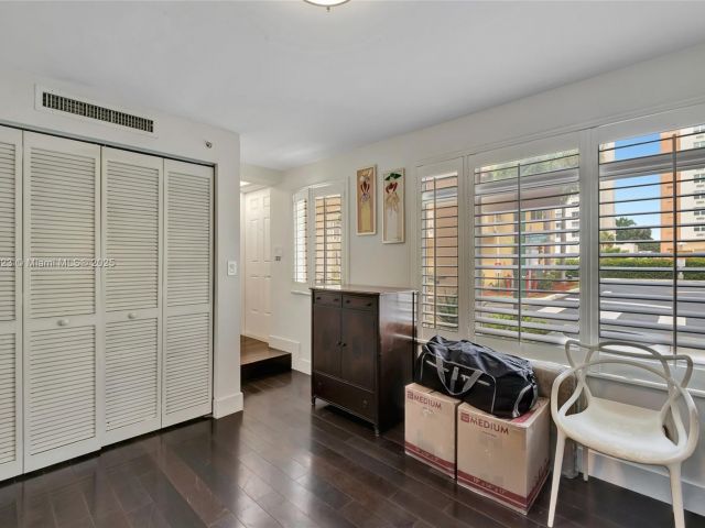 Продажа дома по адресу 18409 NE 27th Ct 156 - фото 6671809